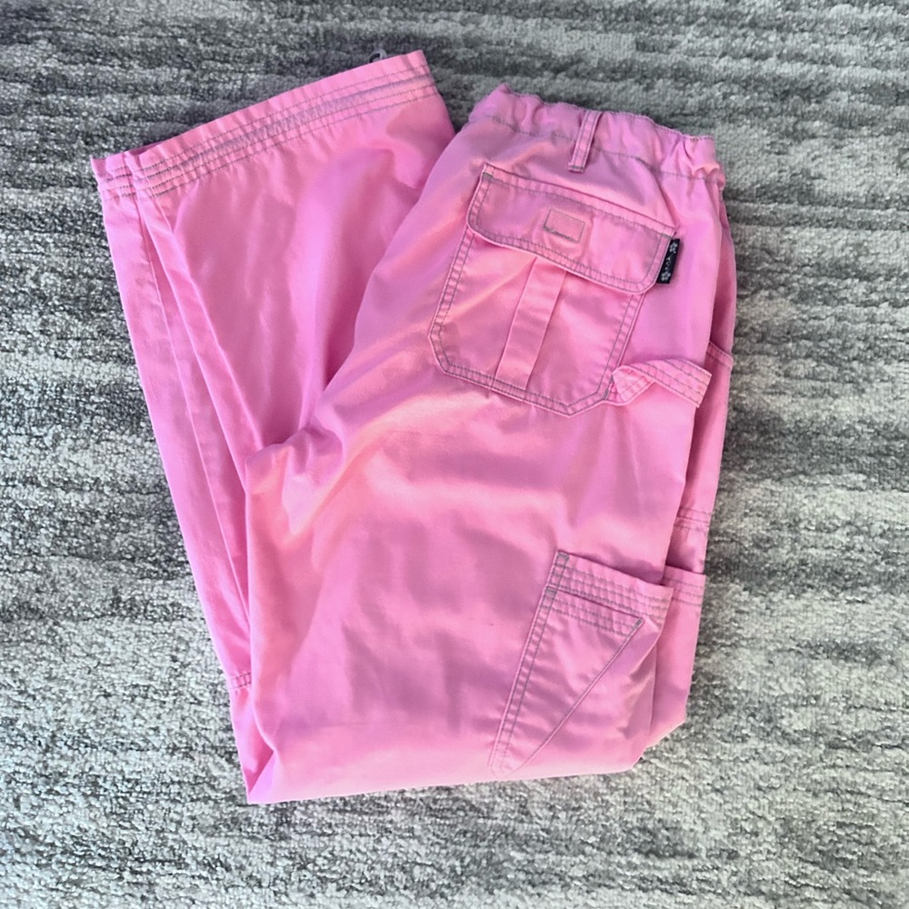Koi Scrub Bottom